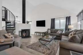 Downtown 2BD Retreat-Walk Everywhere
